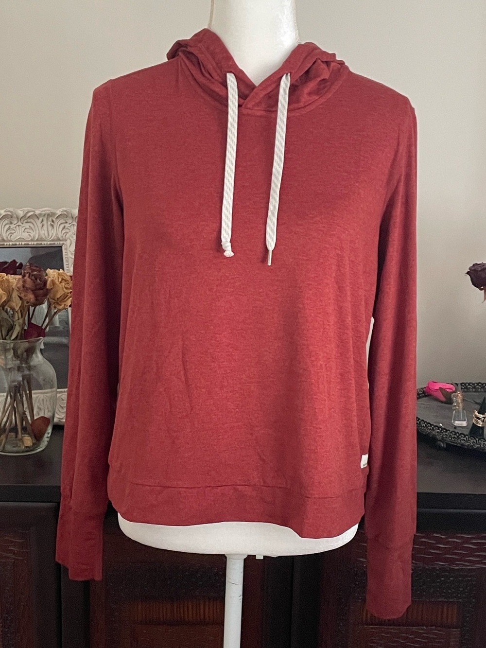 Vuori Women's Halo Essential Hoodie size Large